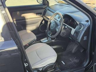 2005 Mazda Verisa - Thumbnail