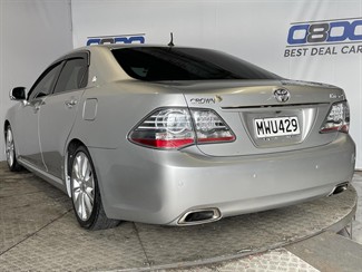 2009 Toyota Crown - Thumbnail