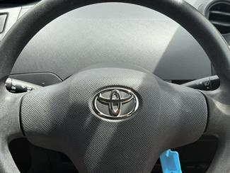 2005 Toyota Vitz - Thumbnail