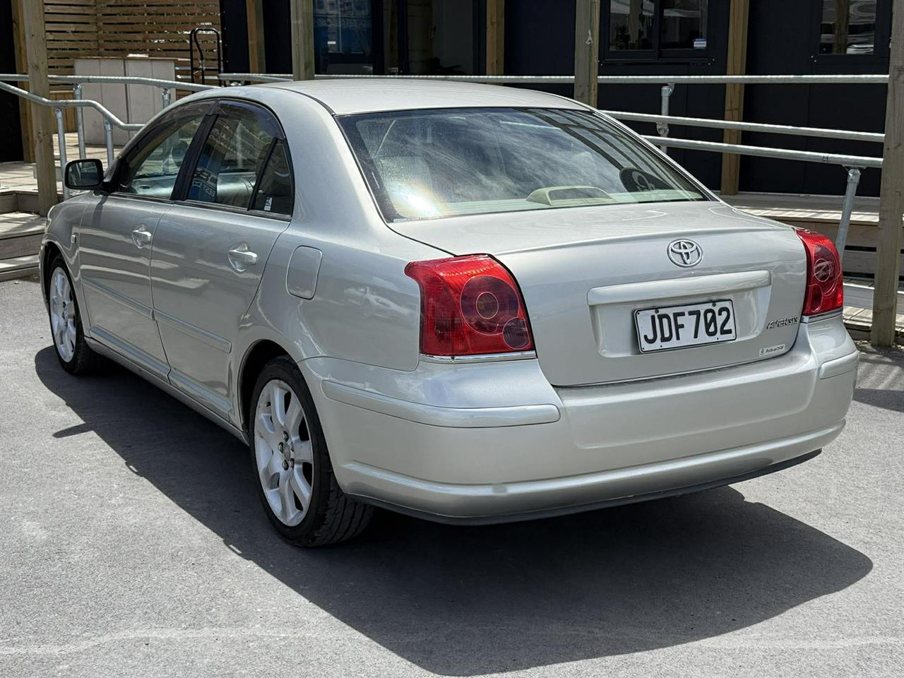 2004 Toyota Avensis