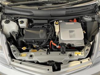 2010 Toyota Prius - Thumbnail