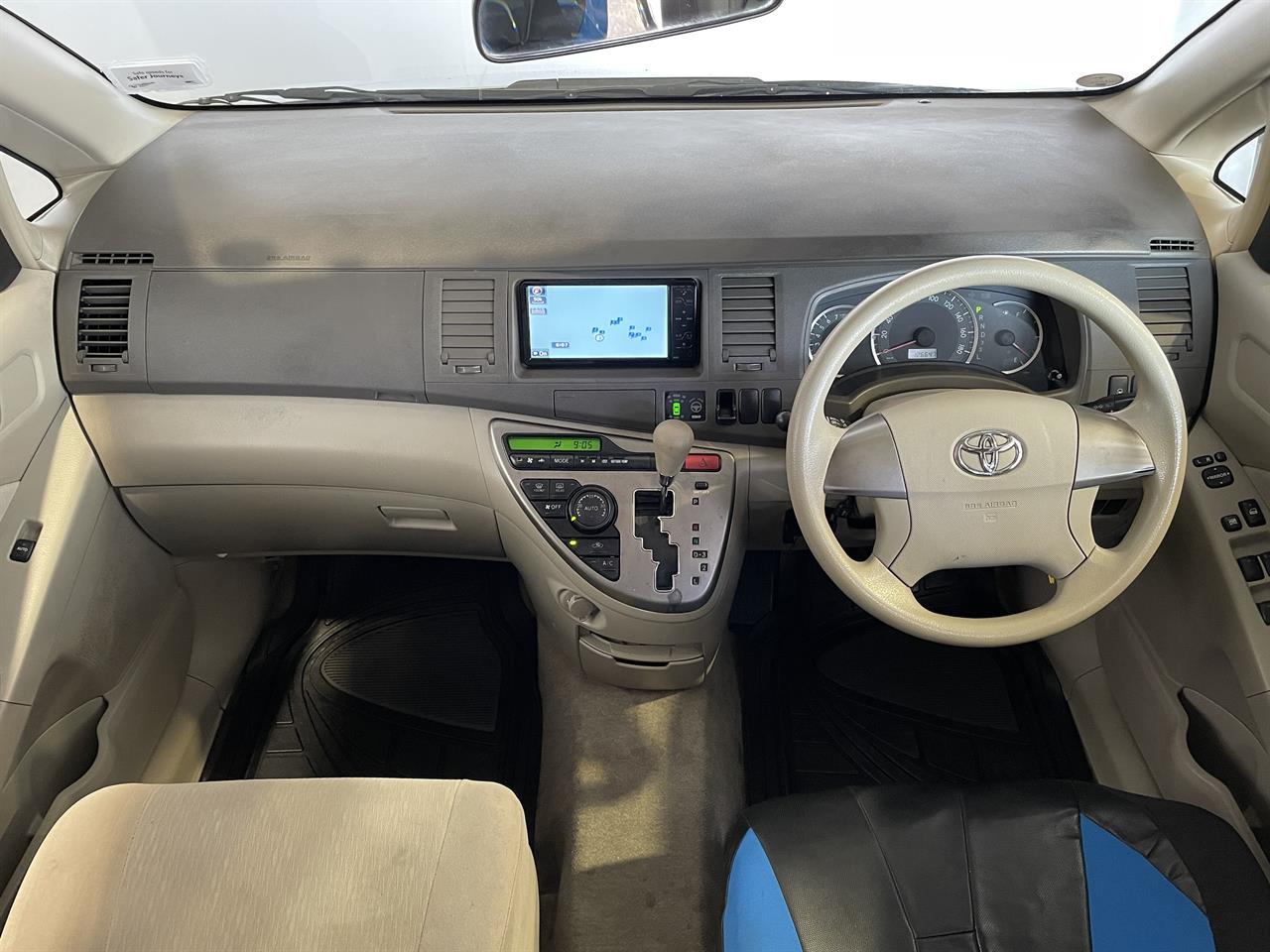 2009 Toyota Isis