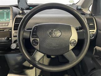 2010 Toyota Prius - Thumbnail
