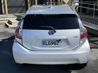 2015 Toyota Aqua - Thumbnail