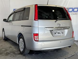 2009 Toyota Isis - Thumbnail