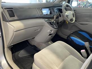 2009 Toyota Isis - Thumbnail