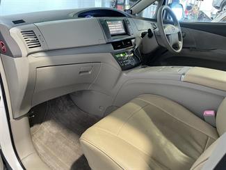 2012 Toyota Estima - Thumbnail