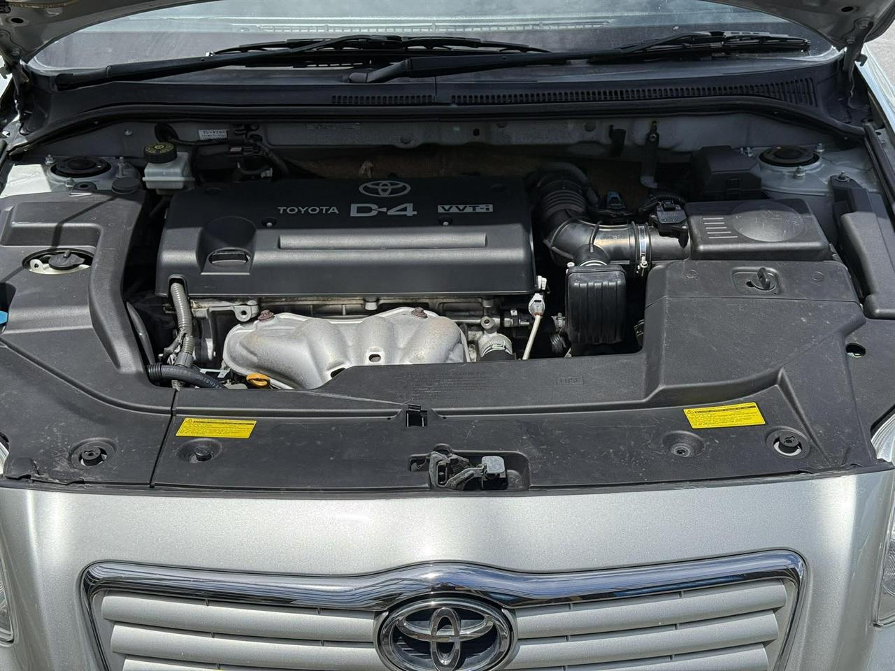 2004 Toyota Avensis