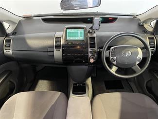 2010 Toyota Prius - Thumbnail