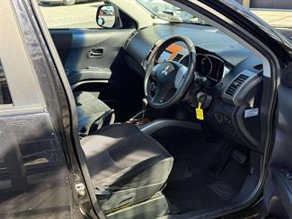 2006 Mitsubishi Outlander - Thumbnail