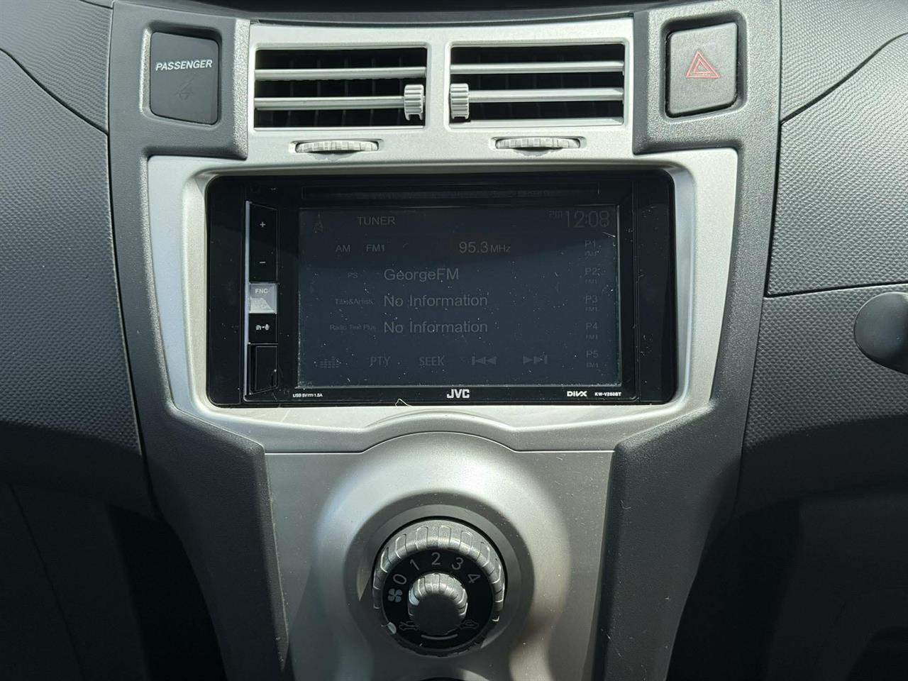 2005 Toyota Vitz