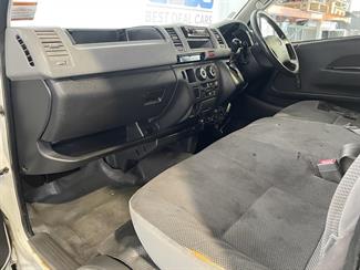 2005 Toyota Hiace - Thumbnail