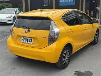 2013 Toyota Aqua - Thumbnail