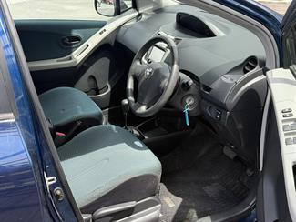 2005 Toyota Vitz - Thumbnail