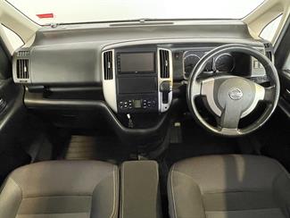 2008 Nissan Serena - Thumbnail
