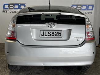 2010 Toyota Prius - Thumbnail
