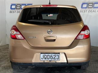 2010 Nissan Tiida - Thumbnail