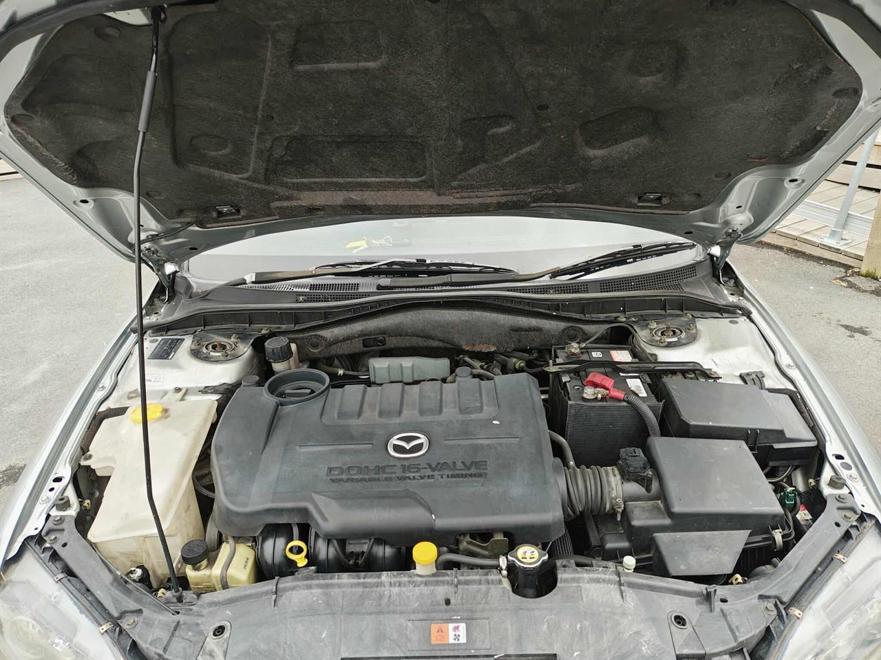 2004 Mazda Atenza