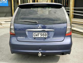 2006 Mitsubishi Grandis - Thumbnail