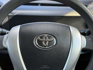 2015 Toyota Aqua - Thumbnail