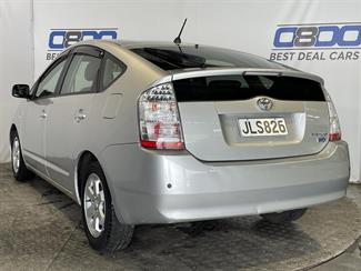 2010 Toyota Prius - Thumbnail