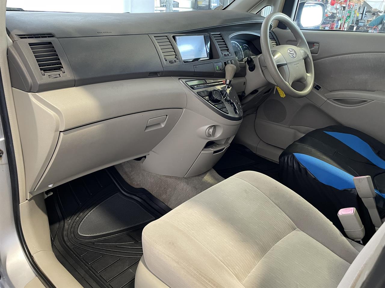 2009 Toyota Isis