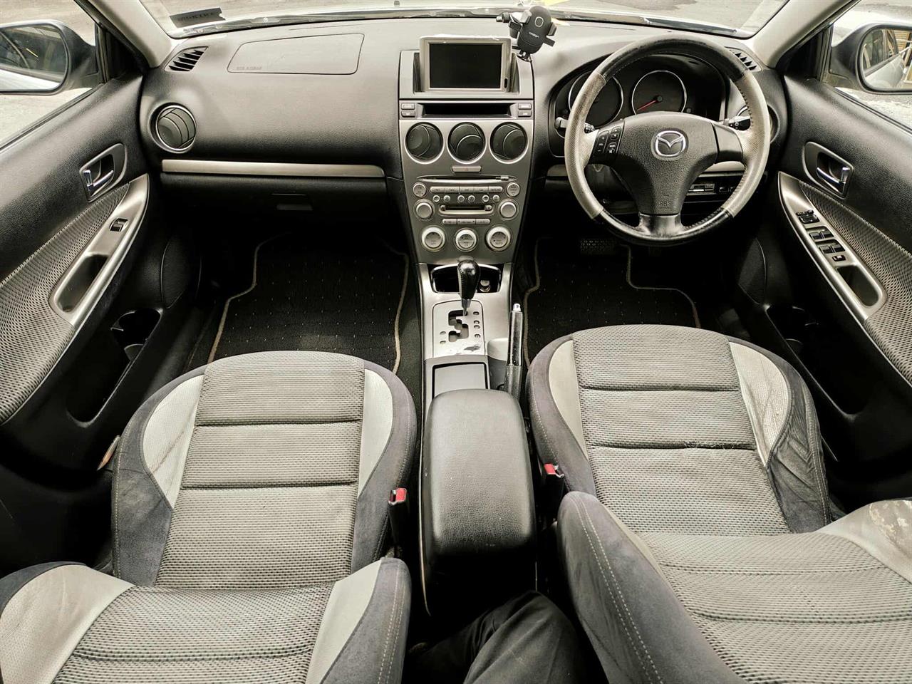 2004 Mazda Atenza