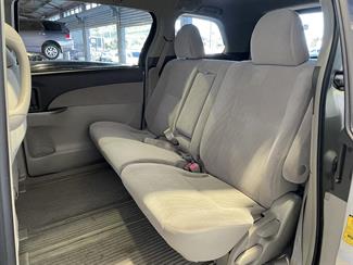 2010 Toyota Estima - Thumbnail