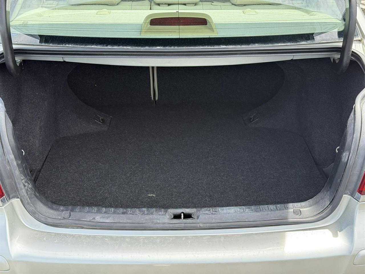 2004 Toyota Avensis