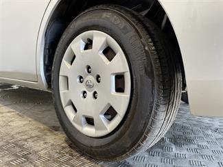 2009 Toyota Isis - Thumbnail