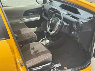 2013 Toyota Aqua - Thumbnail
