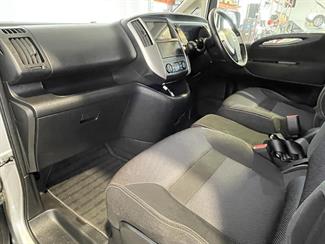 2008 Nissan Serena - Thumbnail