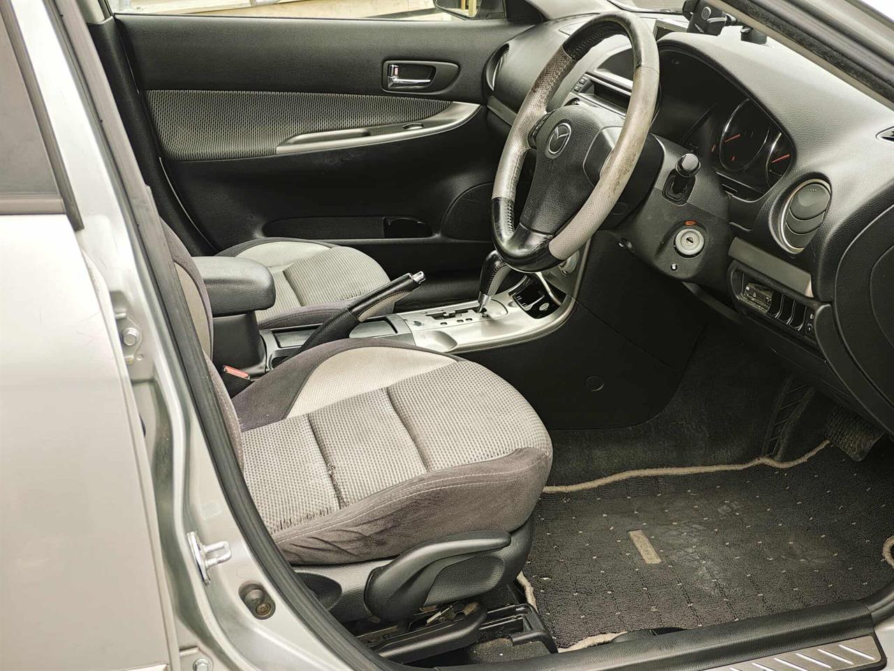 2004 Mazda Atenza