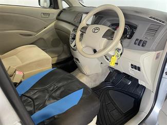 2009 Toyota Isis - Thumbnail