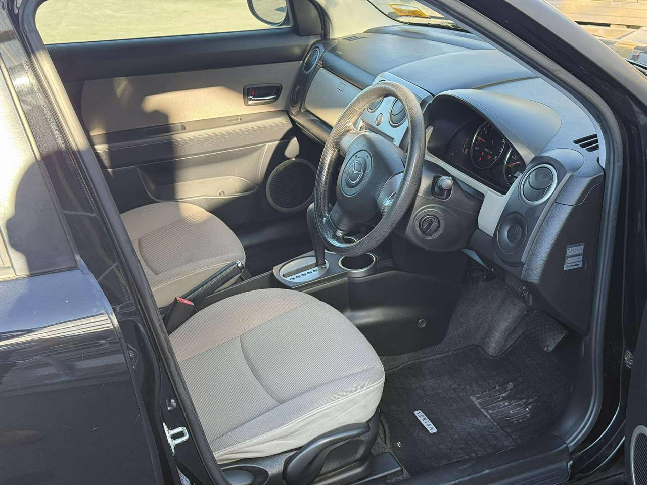 2005 Mazda Verisa