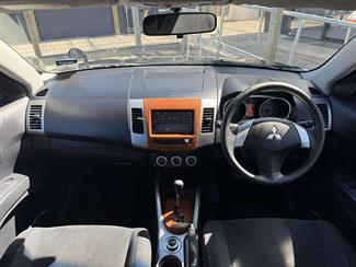 2006 Mitsubishi Outlander - Thumbnail
