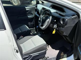 2014 Toyota Aqua - Thumbnail