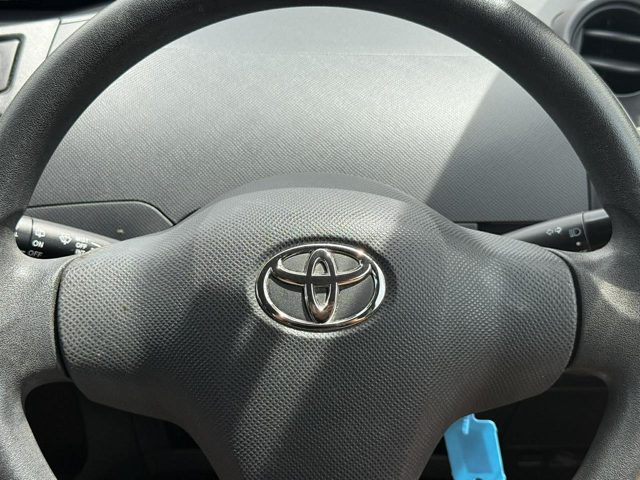 2005 Toyota Vitz