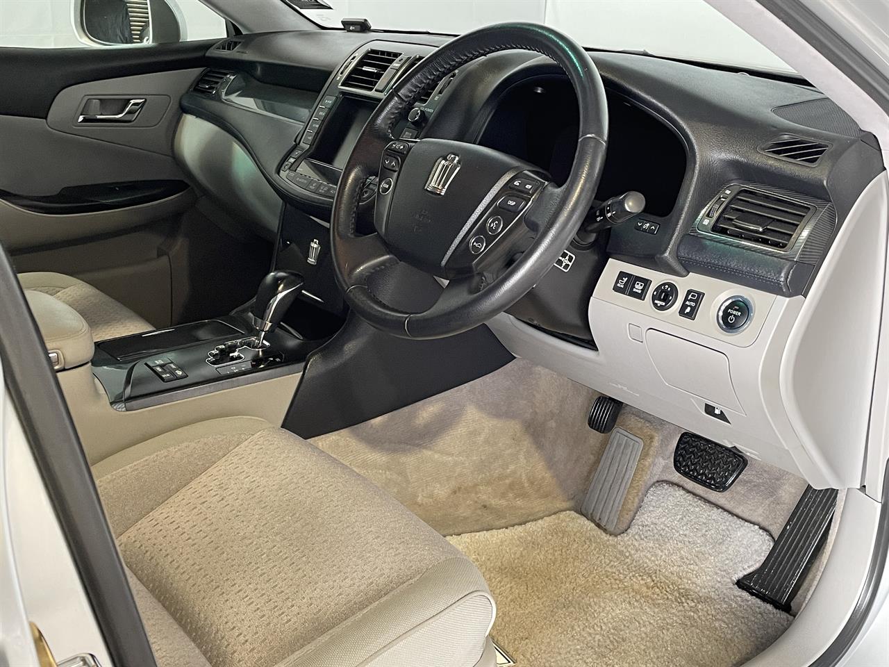 2009 Toyota Crown
