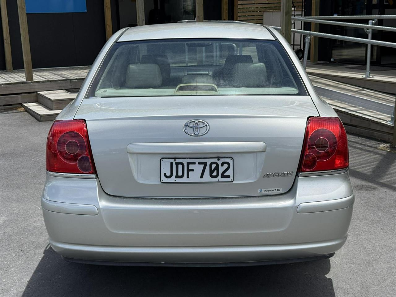2004 Toyota Avensis