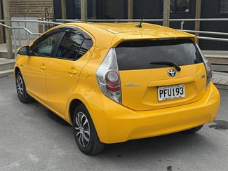 2013 Toyota Aqua - Thumbnail