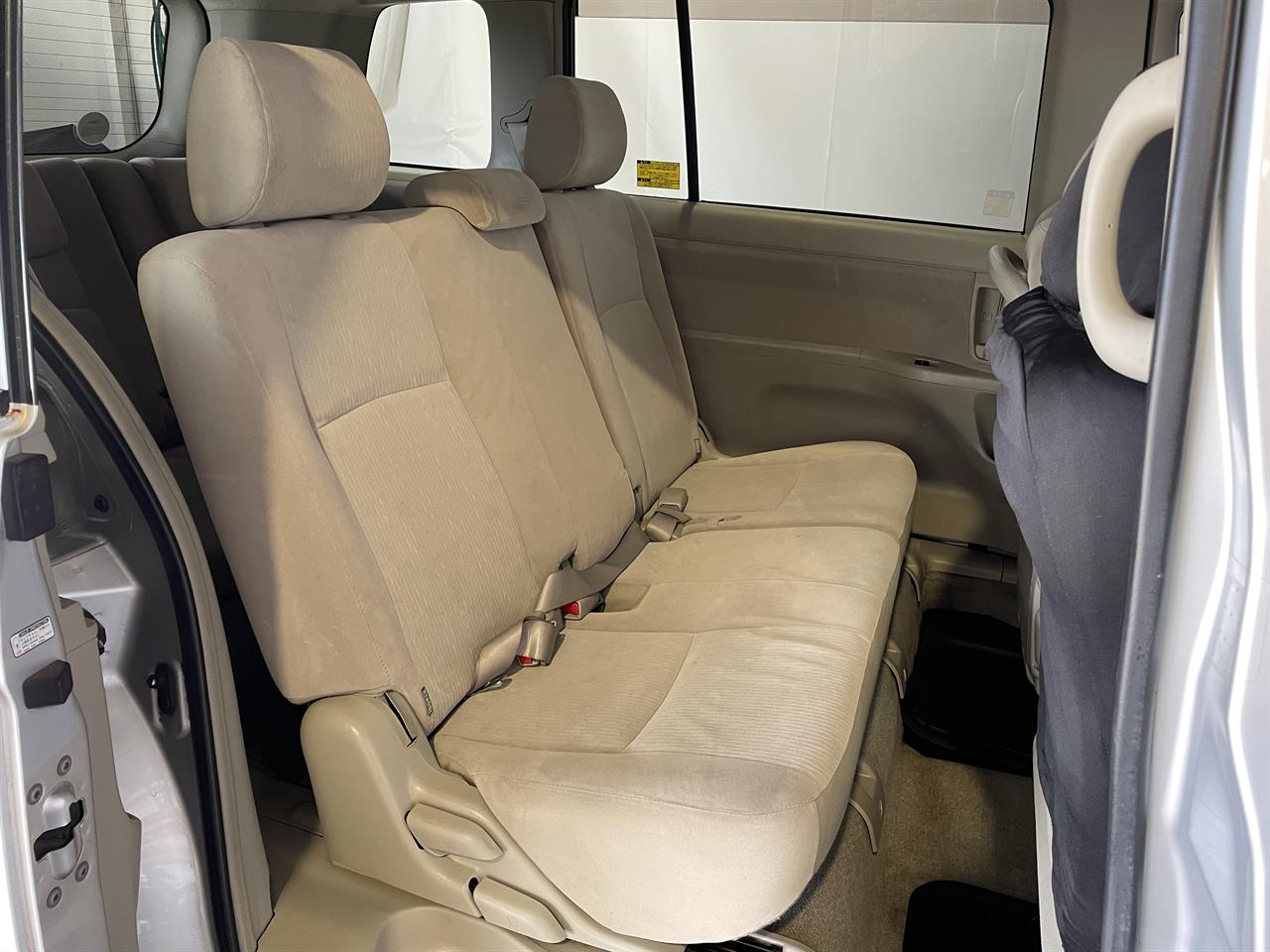 2009 Toyota Isis