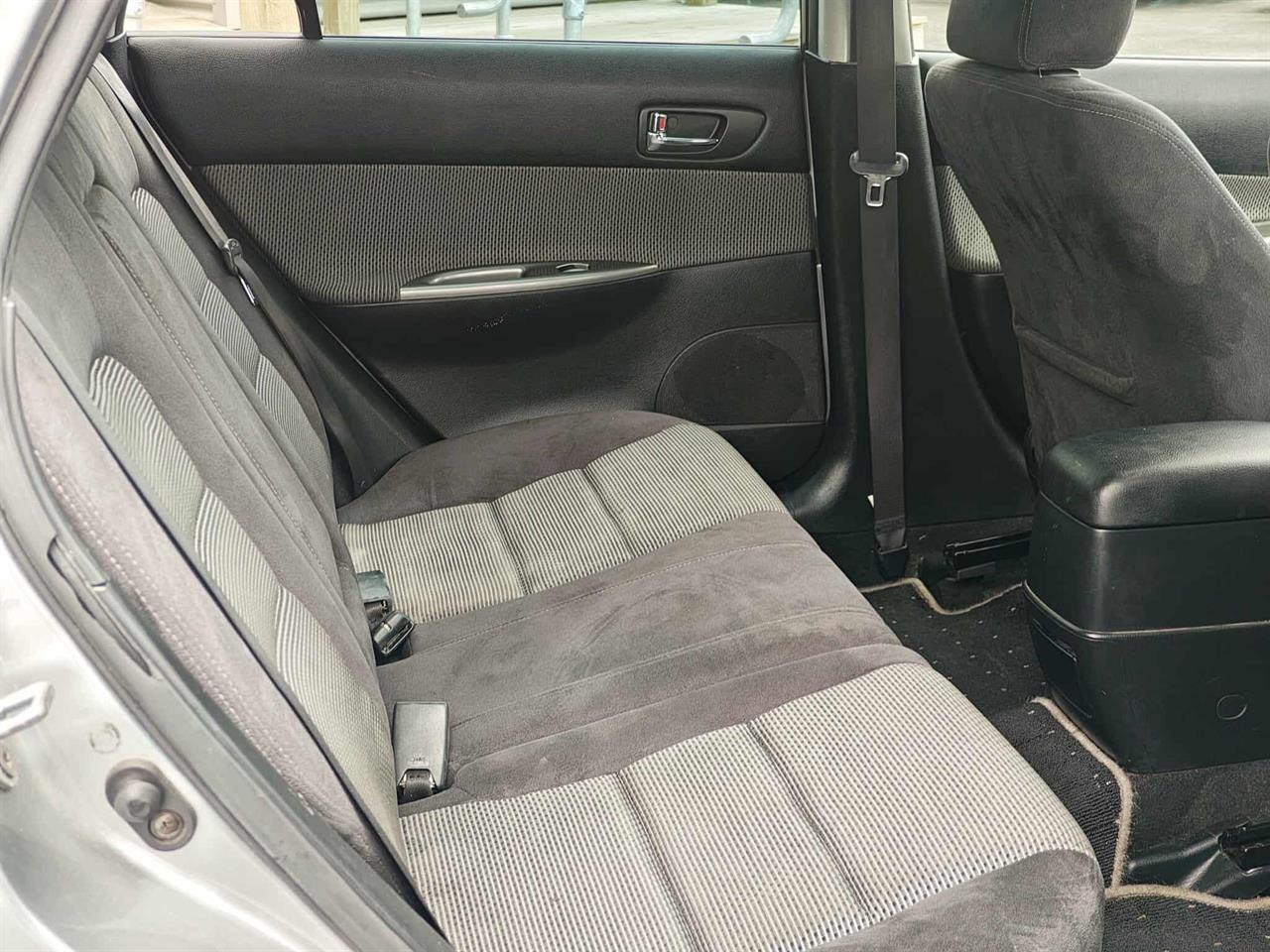 2004 Mazda Atenza