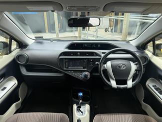 2013 Toyota Aqua - Thumbnail