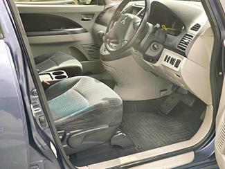 2006 Mitsubishi Grandis - Thumbnail