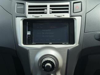 2005 Toyota Vitz - Thumbnail