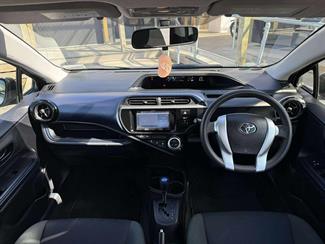 2015 Toyota Aqua - Thumbnail