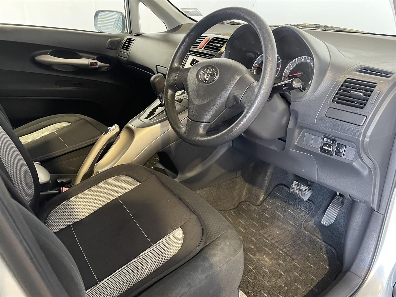 2007 Toyota Auris