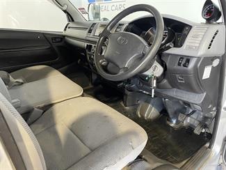 2007 Toyota Hiace - Thumbnail