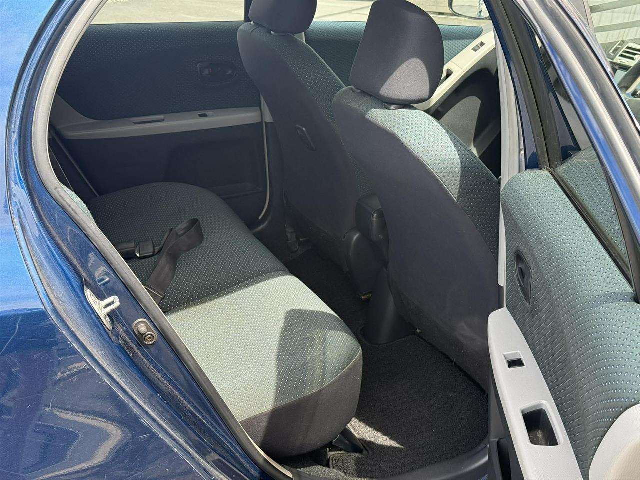 2005 Toyota Vitz